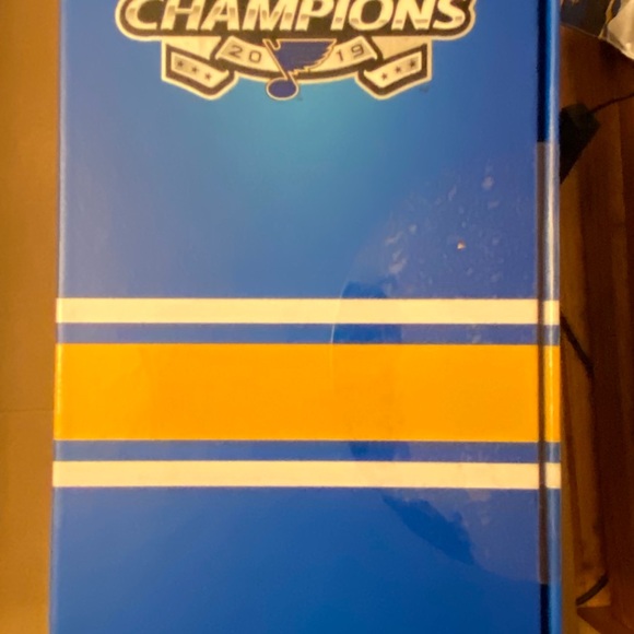St. Louis Blues 2019 Stanley Cup Bud Light 3 Pack - Picture 4 of 5